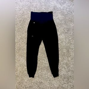 Fig’s maternity scrub joggers size small